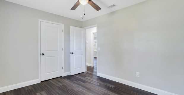 706 Oak Villa Dr thumbnail image